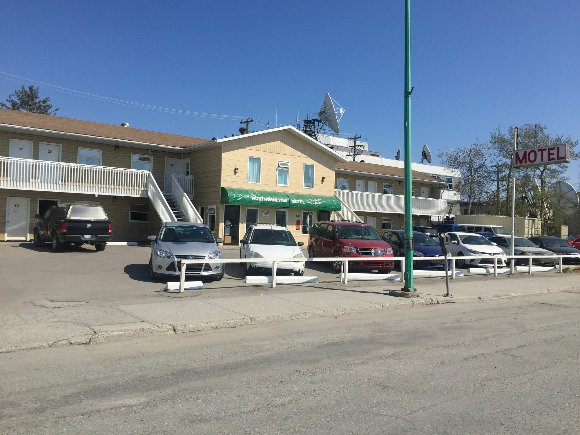Northern Lites Motel Yellowknife Exterior photo
